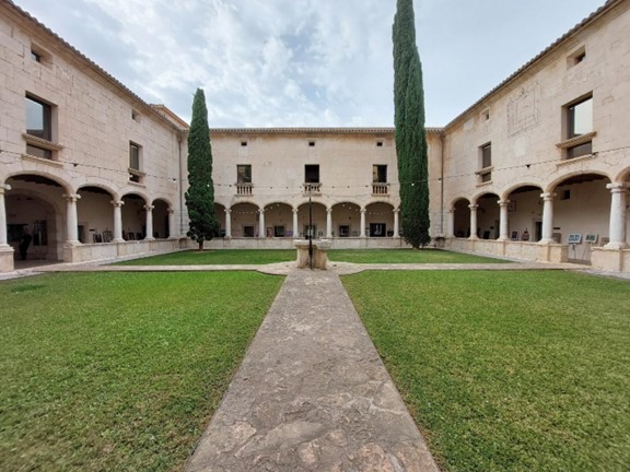 Fig. 7. Claustre del convent de Sant Domingo, Inca, segle XVIII. © C. Bauçà de Mirabò