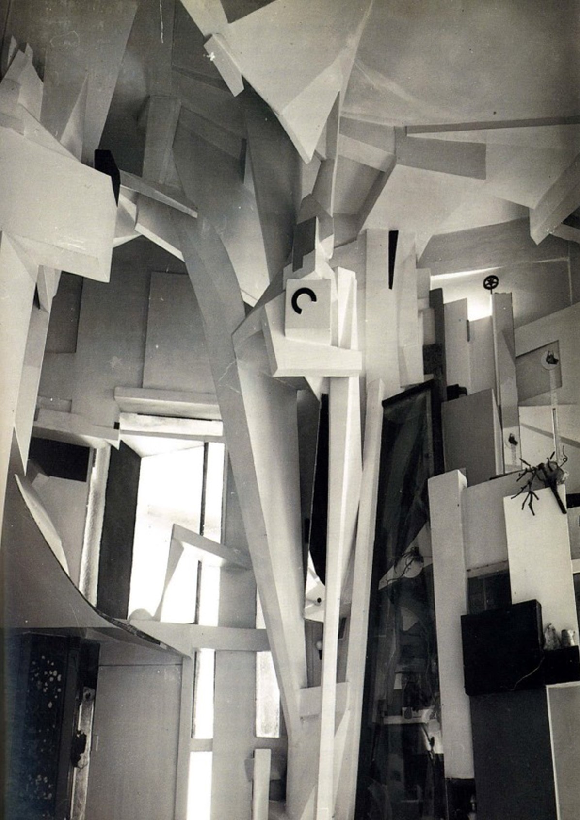 Fig. 9. Kurt Schwitters, Merzbau,1923-1933. Hannover